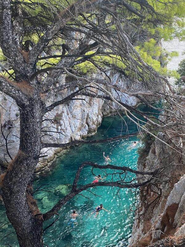 Sporadi — borovi i kristalno more